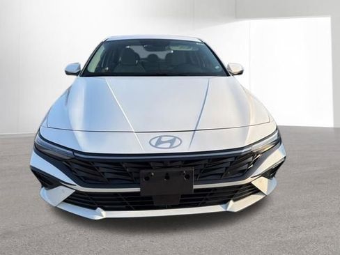 Used 2024 Hyundai Elantra Limited image 10