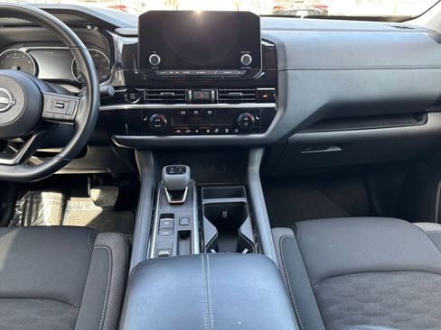 Used 2025 Nissan Pathfinder SV image 21