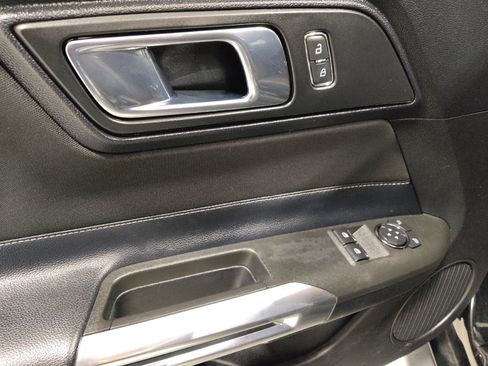 Used 2019 Ford Mustang Coupe RWD image 27