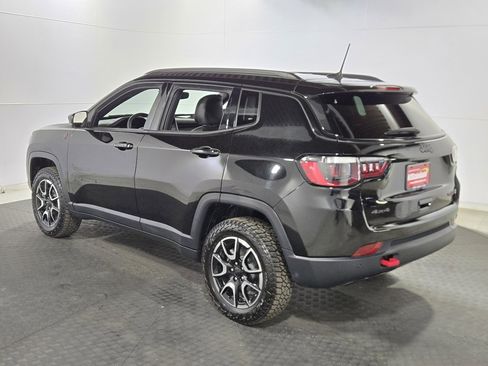 Used 2024 Jeep Compass Trailhawk image 5