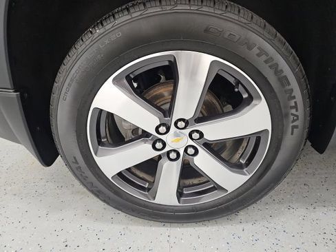 Used 2022 Chevrolet Traverse LT w/ LT Premium Package AWD/4WD image 7