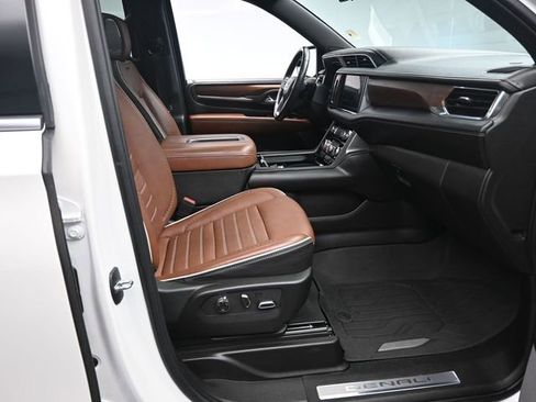 Used 2023 GMC Yukon Denali Ultimate AWD/4WD image 30