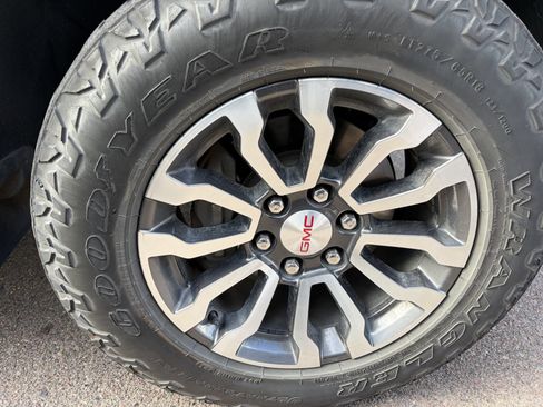 Certified 2021 GMC Sierra 1500 AT4 w/ AT4 Premium Package AWD/4WD image 7