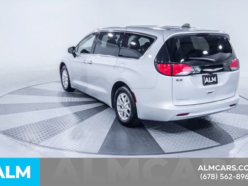 Used 2023 Chrysler Voyager LX FWD image 5