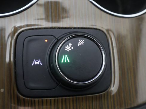 Used 2023 GMC Acadia SLE image 48