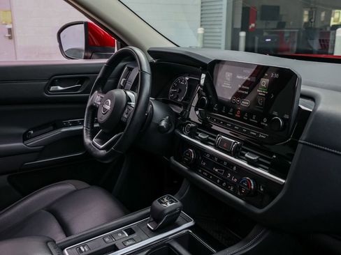 Used 2024 Nissan Pathfinder SL w/ Black Appearance Package image 20