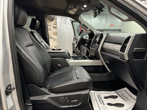 Used 2019 Ford F350 Lariat image 37