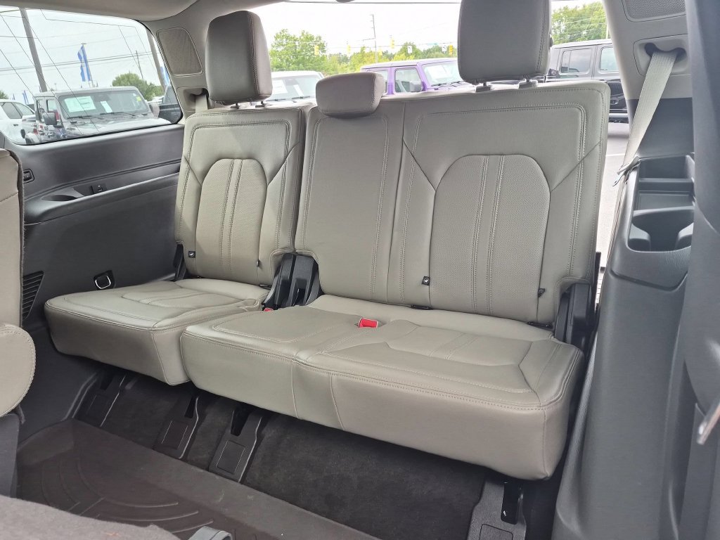 Used 2020 Ford Expedition Limited w/ Equipment Group 301A AWD/4WD image 28