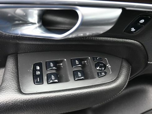 Used 2019 Volvo XC90 T6 Momentum w/ Protection Package Premier image 21