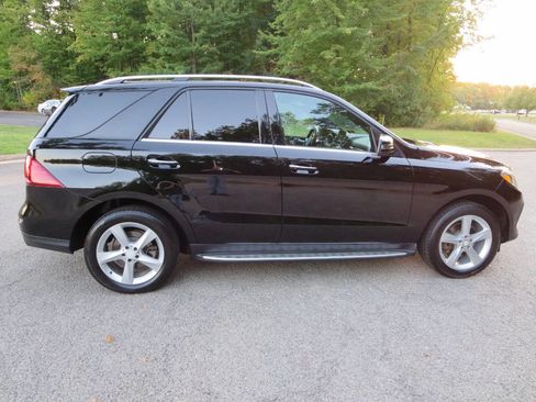 Used 2016 Mercedes-Benz GLE 350 GLE 350 4MATIC AWD 4dr SUV w/ Premium Package image 9