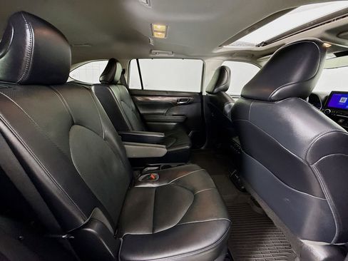 Used 2023 Toyota Highlander Limited image 32