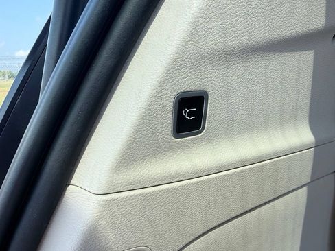 Used 2017 Chrysler Pacifica Limited w/ Advanced Safetytec Group FWD image 28