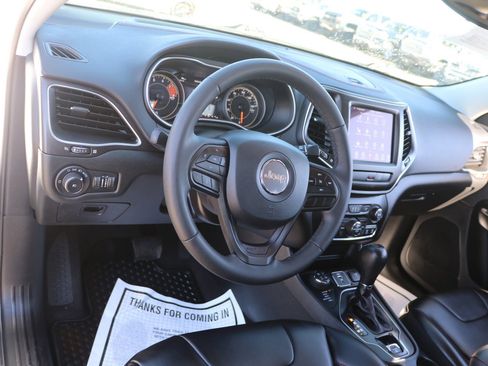 Used 2022 Jeep Cherokee Trailhawk image 15
