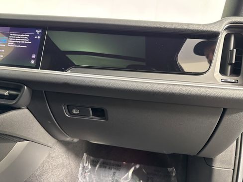 Used 2024 Porsche Cayenne image 10