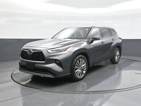 Certified 2021 Toyota Highlander Platinum AWD/4WD image 3