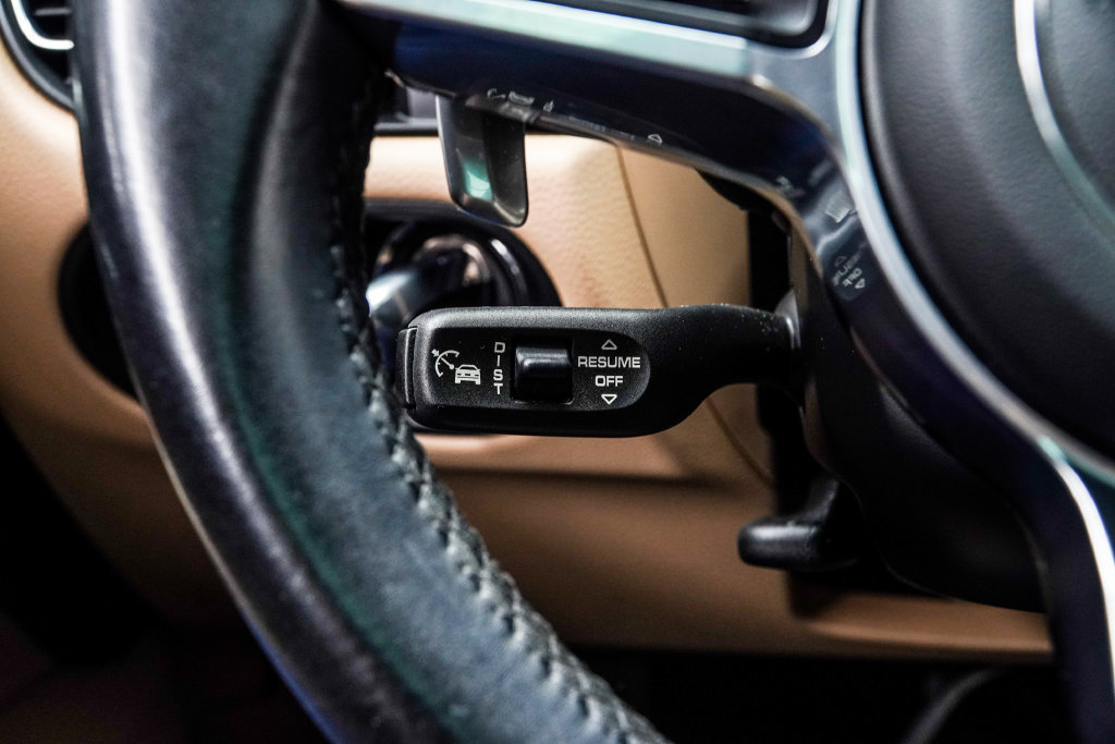 Used 2021 Porsche Macan AWD/4WD image 37