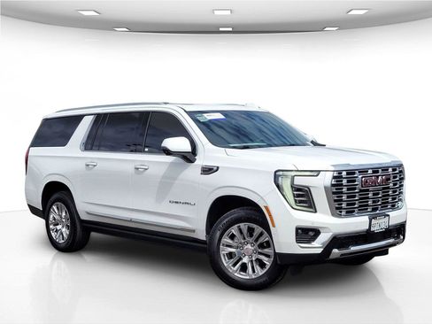 Used 2025 GMC Yukon XL Denali w/ Sun & Power Step Package AWD/4WD image 2