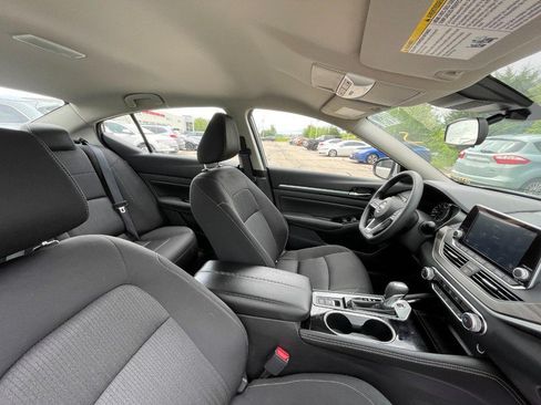 Used 2023 Nissan Altima 2.5 SV AWD/4WD image 3
