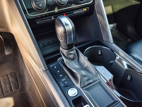 Used 2020 Volkswagen Atlas Cross Sport SEL image 20