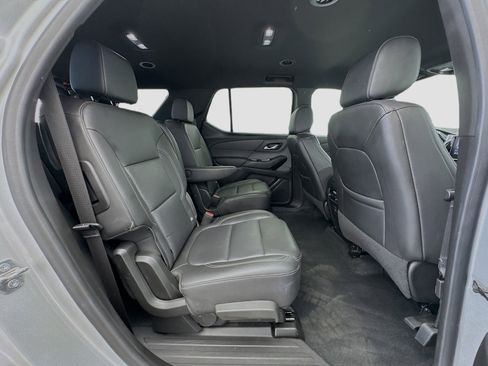 Used 2022 Chevrolet Traverse LT image 19