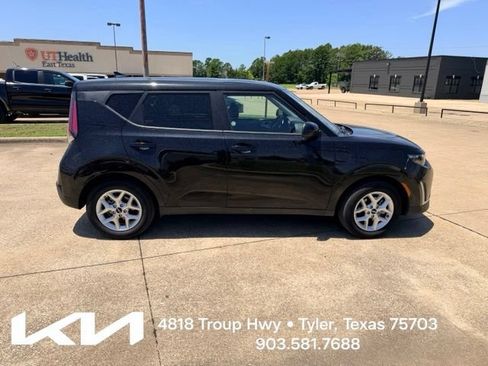 Certified 2025 Kia Soul LX w/ LX Technology Package FWD image 11