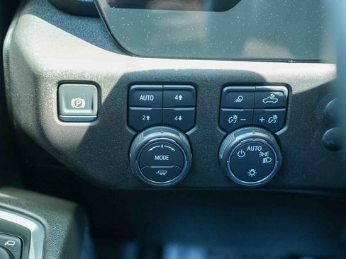 Used 2024 Chevrolet Silverado 1500 LT AWD/4WD image 27