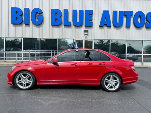 Used 2011 Mercedes-Benz C 300 4MATIC Sedan image 2
