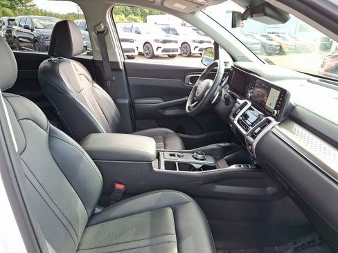Used 2023 Kia Sorento EX image 12