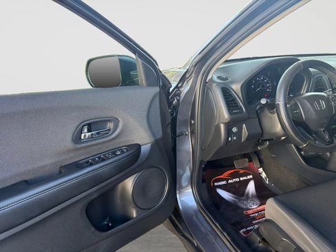 Used 2019 Honda HR-V LX image 11