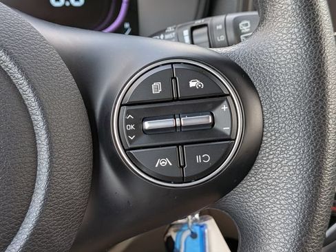 Certified 2025 Kia Soul LX w/ LX Technology Package FWD image 26