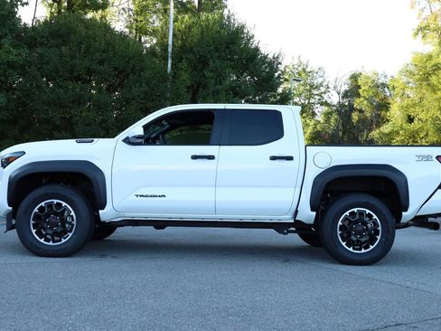 Used 2025 Toyota Tacoma TRD Off-Road image 15
