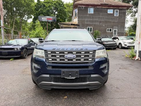 Used 2016 Ford Explorer XLT w/ Equipment Group 202A AWD/4WD image 13