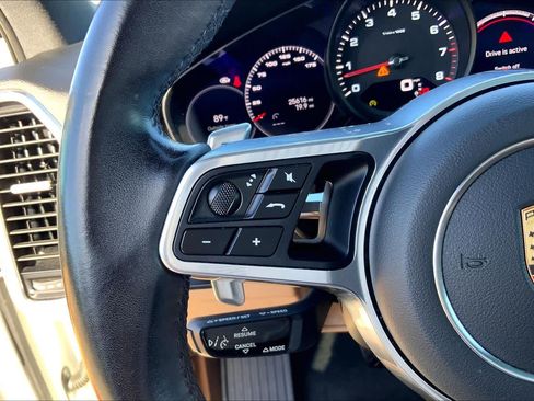 Used 2022 Porsche Cayenne Platinum Edition AWD/4WD image 24