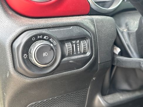Used 2022 Jeep Wrangler Unlimited Rubicon AWD/4WD image 26