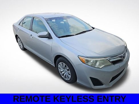 Used 2012 Toyota Camry LE image 3