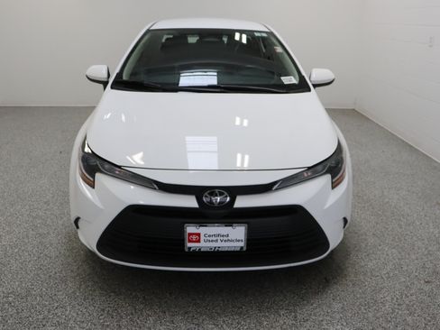 Certified 2025 Toyota Corolla LE w/ Convenience Package FWD image 3