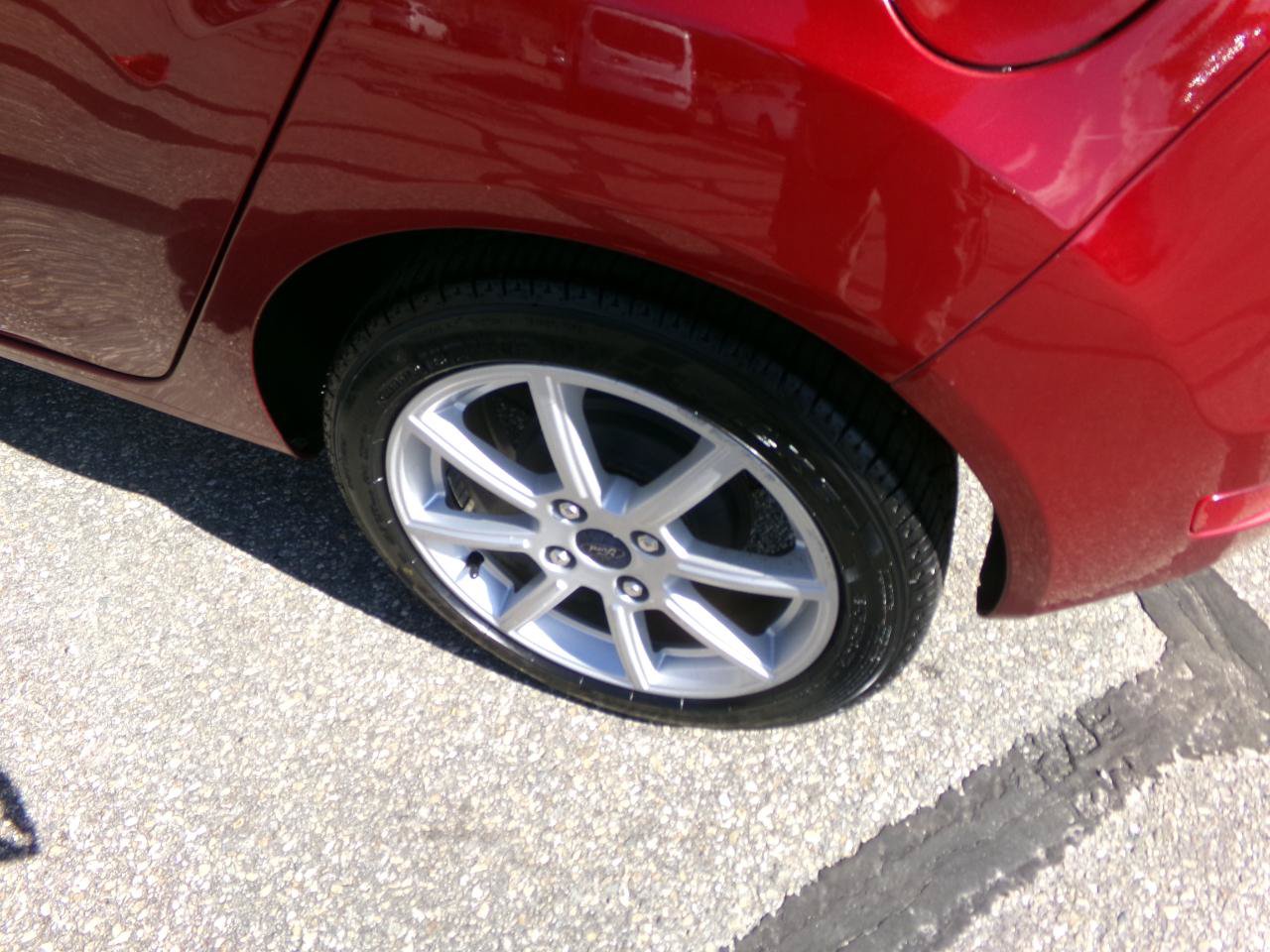 Used 2014 Ford Fiesta SE w/ Equipment Group 201B FWD image 24