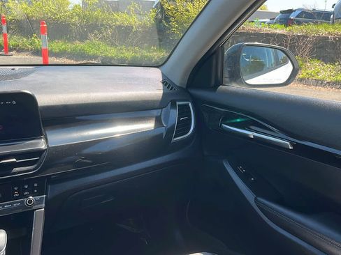 Used 2025 Kia Seltos S AWD/4WD image 30