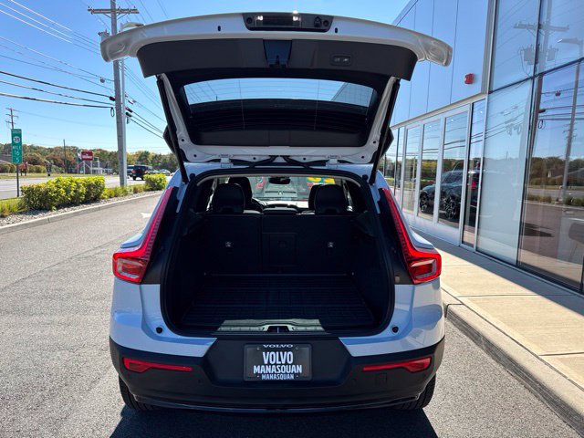Used 2026 Volvo XC40 B5 Plus AWD/4WD image 11