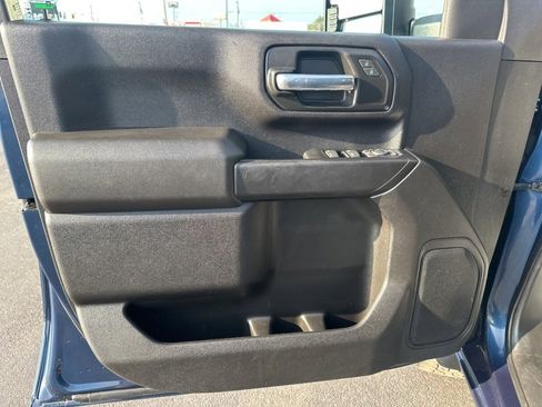 Used 2022 Chevrolet Silverado 2500 Custom w/ Custom Convenience Package image 12