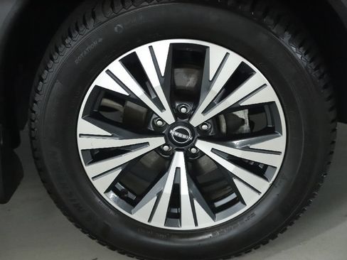 Certified 2022 Nissan Rogue SV FWD image 10
