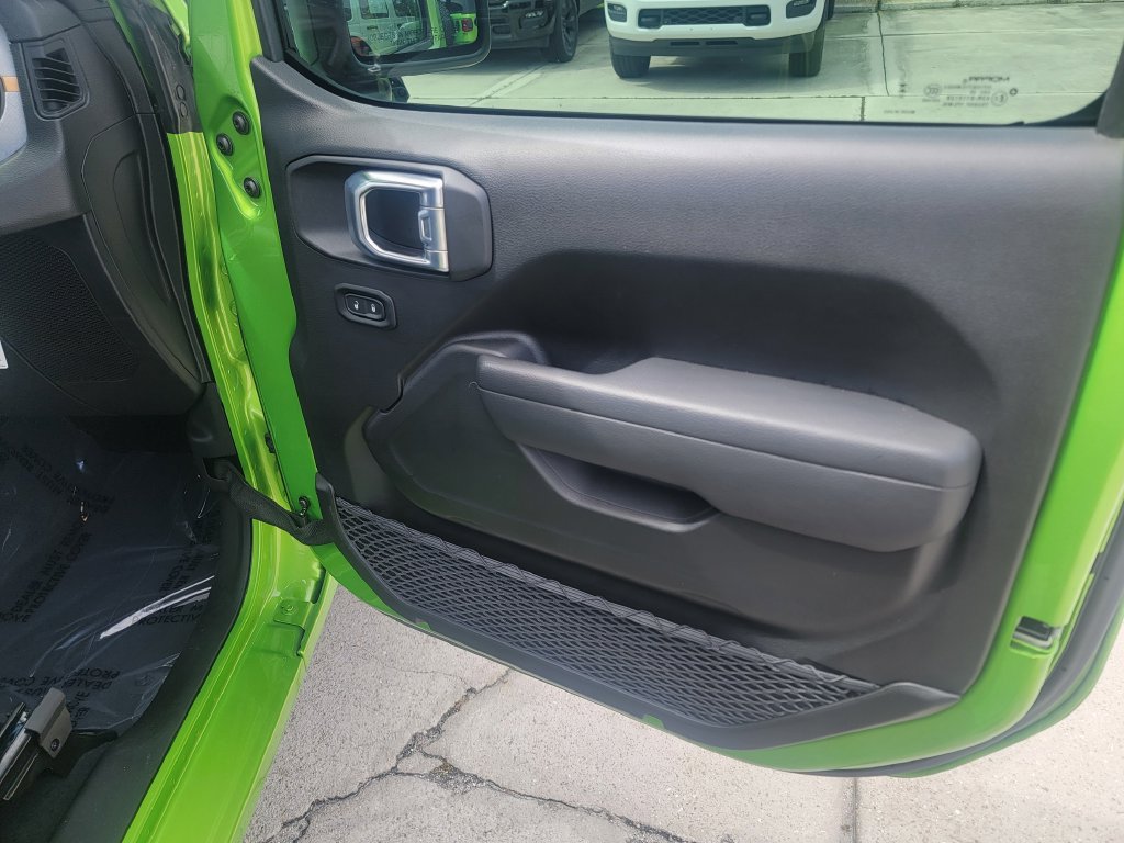 Used 2026 Jeep Wrangler Sport AWD/4WD image 11