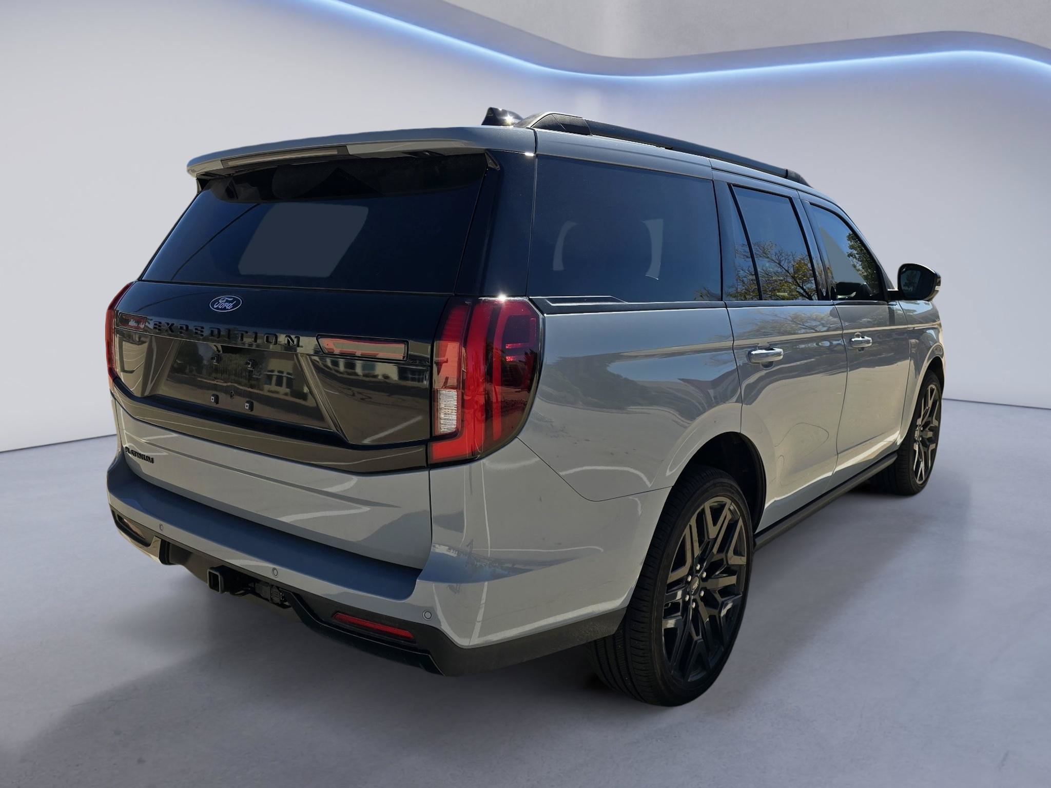 Used 2026 Ford Expedition Platinum w/ Stealth Performance Package AWD/4WD image 5