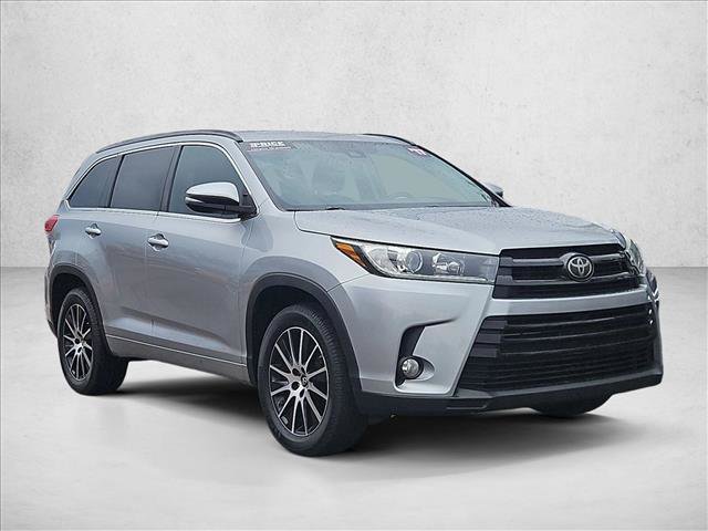 Used 2017 Toyota Highlander SE FWD image 3