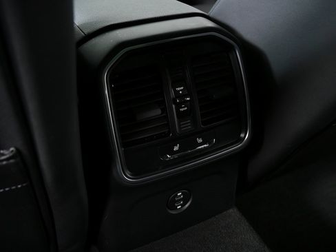 Certified 2025 Porsche Macan AWD image 21