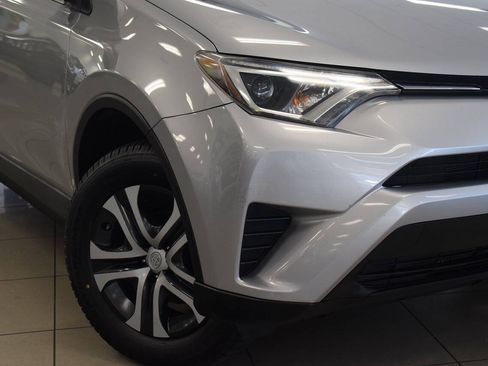 Used 2017 Toyota RAV4 LE w/ Carpet Mat Package AWD/4WD image 7