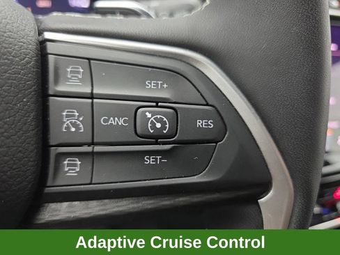 Used 2025 Jeep Grand Cherokee Altitude AWD/4WD image 26