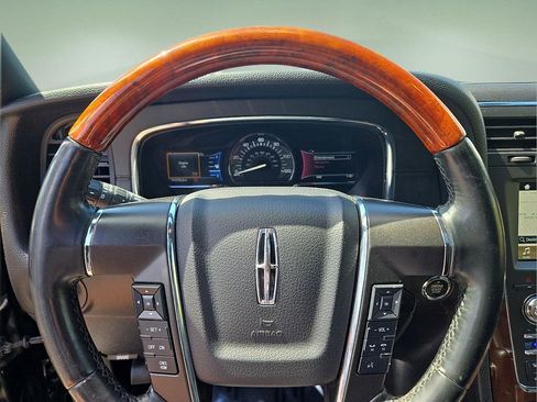 Used 2017 Lincoln Navigator Select AWD/4WD image 21