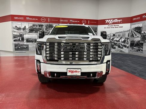 Used 2025 GMC Sierra 3500 Denali w/ Denali Reserve Package image 9