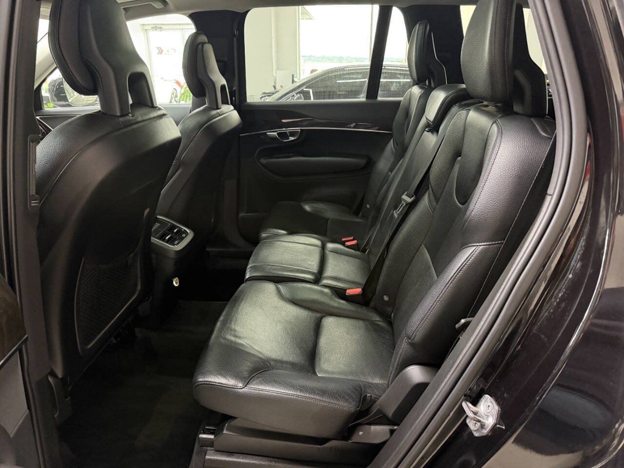 Used 2018 Volvo XC90 T6 Momentum w/ Convenience Package AWD/4WD image 13
